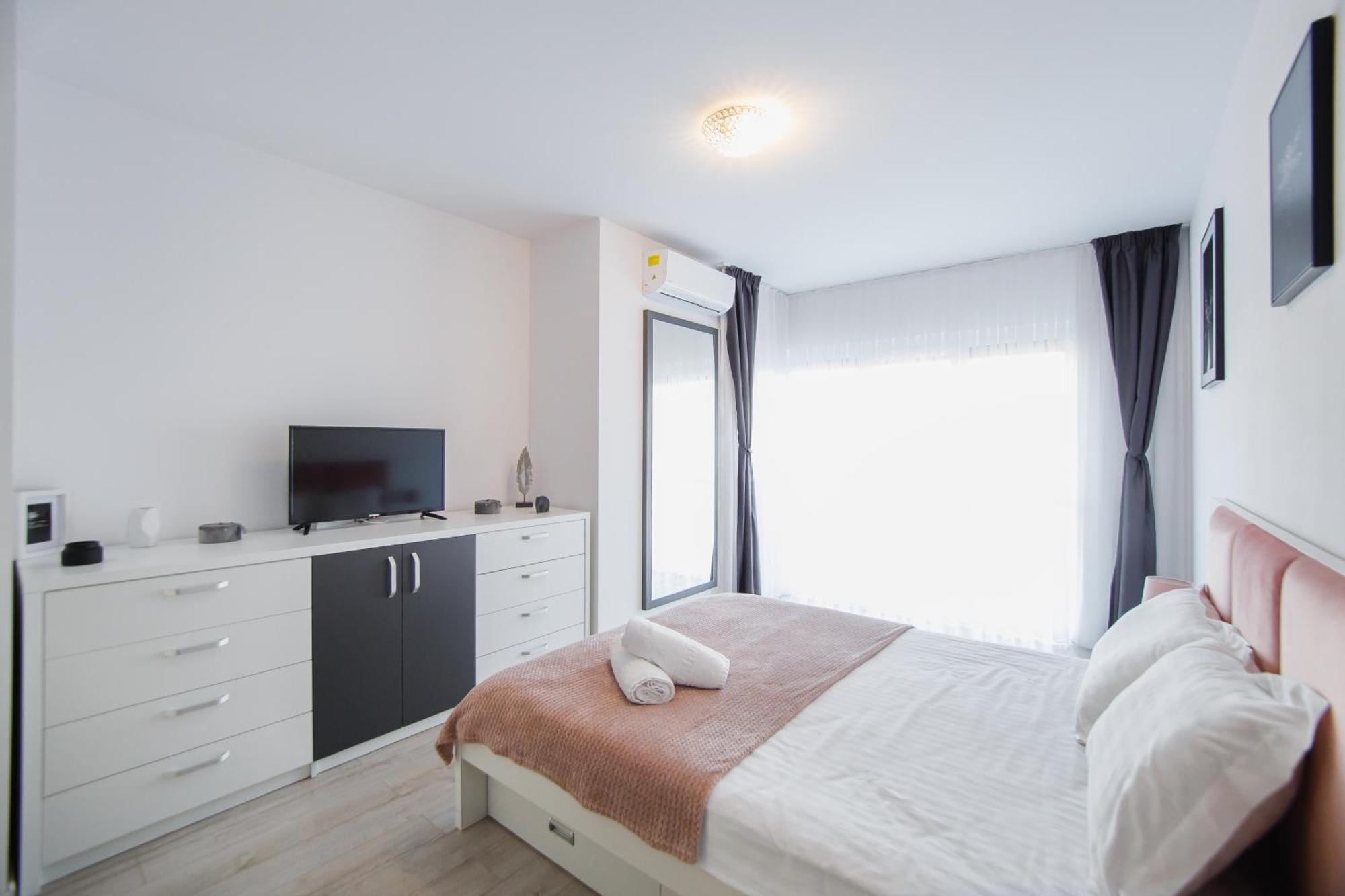 Pinky Black Escape Oradea Bagian luar foto