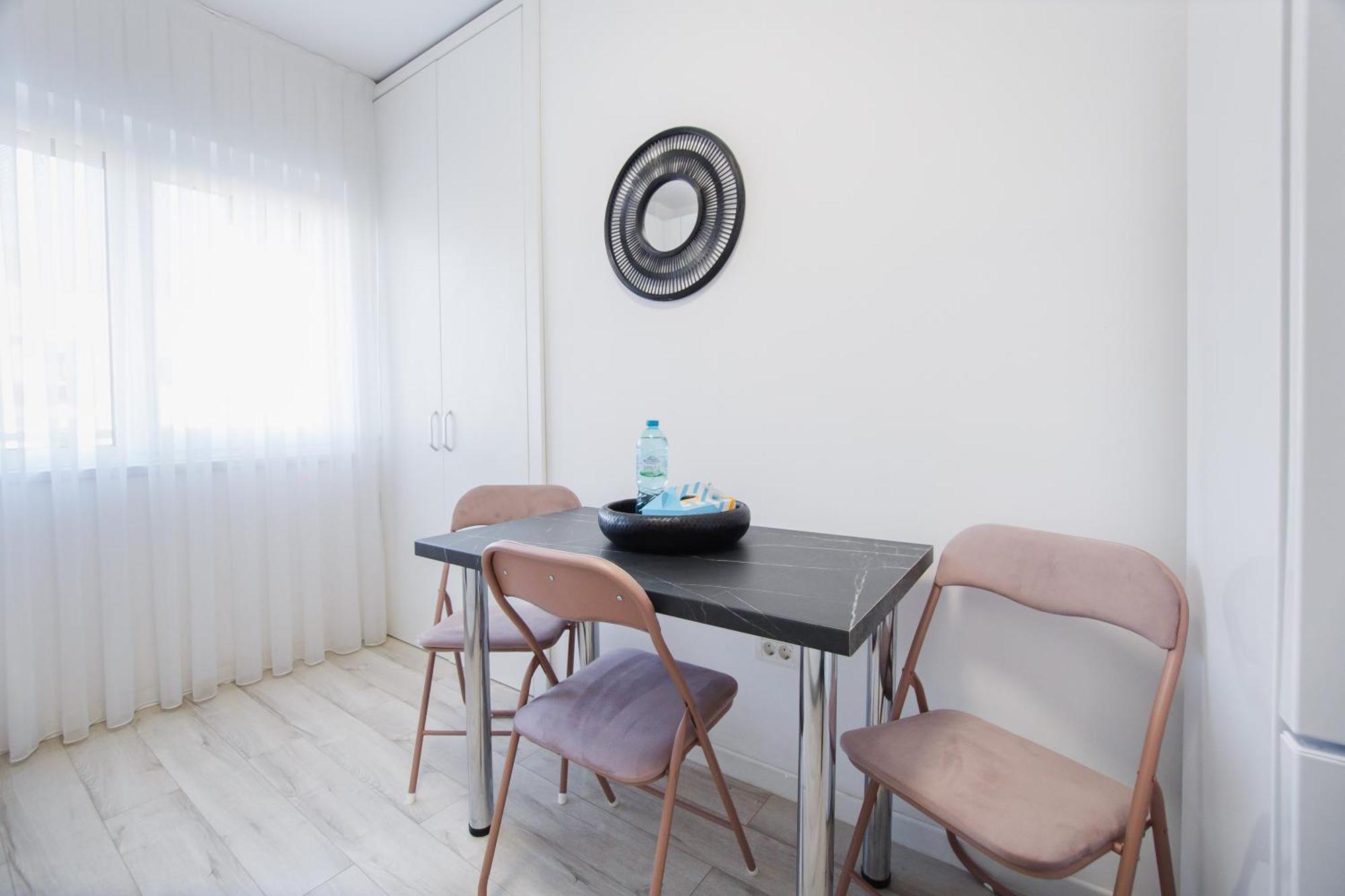 Pinky Black Escape Oradea Bagian luar foto