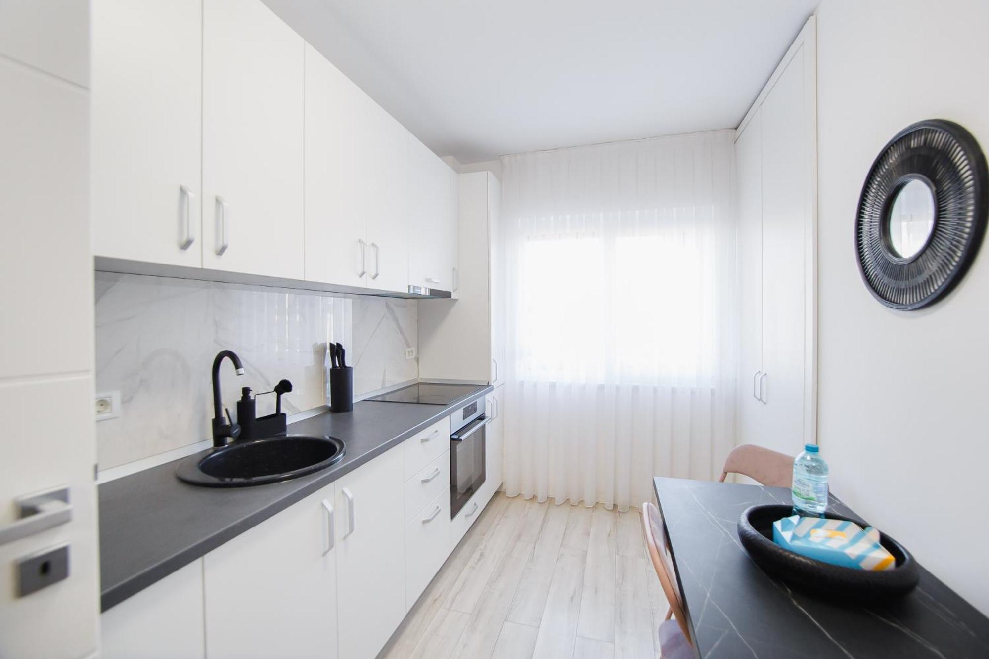 Pinky Black Escape Oradea Bagian luar foto