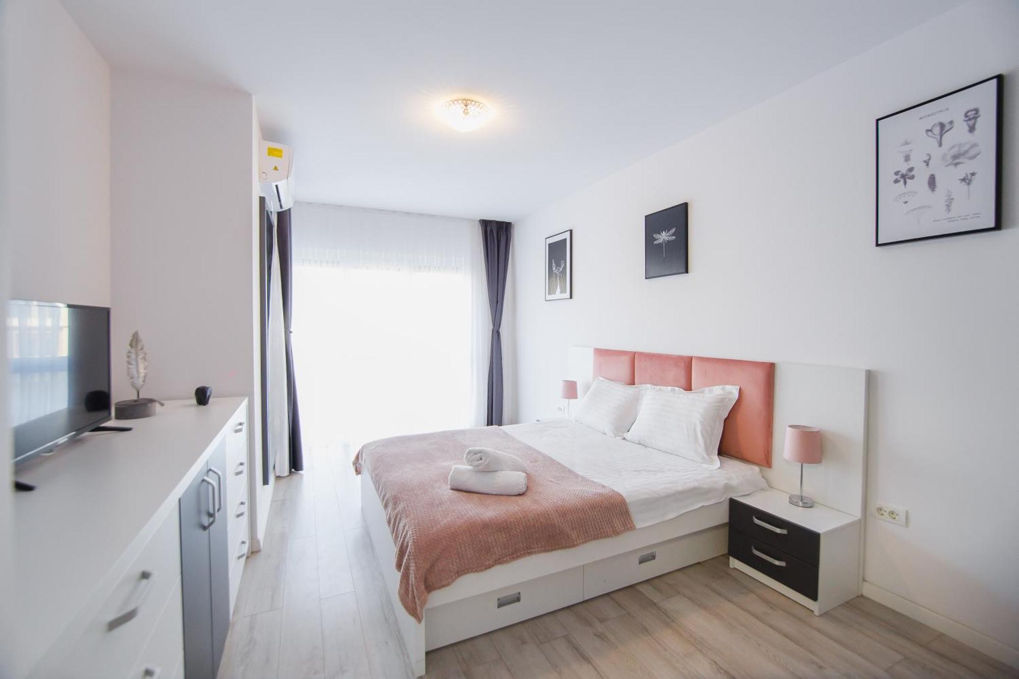 Pinky Black Escape Oradea Bagian luar foto